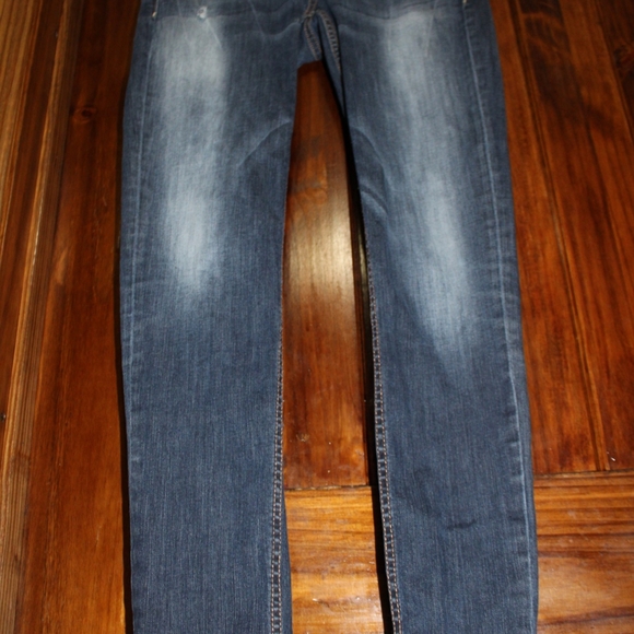 Arizona Ladies/Teen Distressed Ankle Jeans - Picture 4 of 14